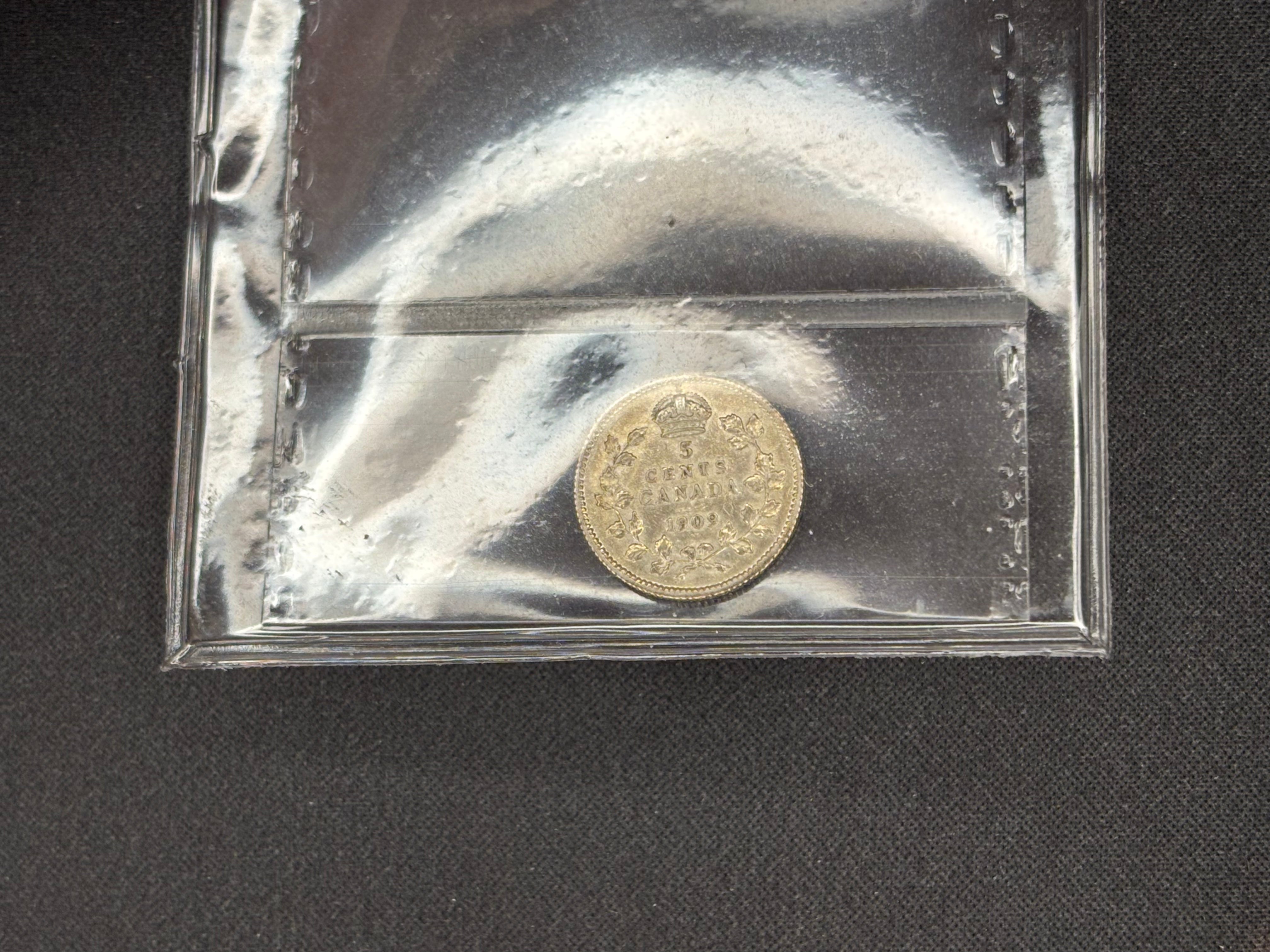 Canadian Silver Coin - 5 cents - 1909 RL ; Bow Tie - EF40 ICCS