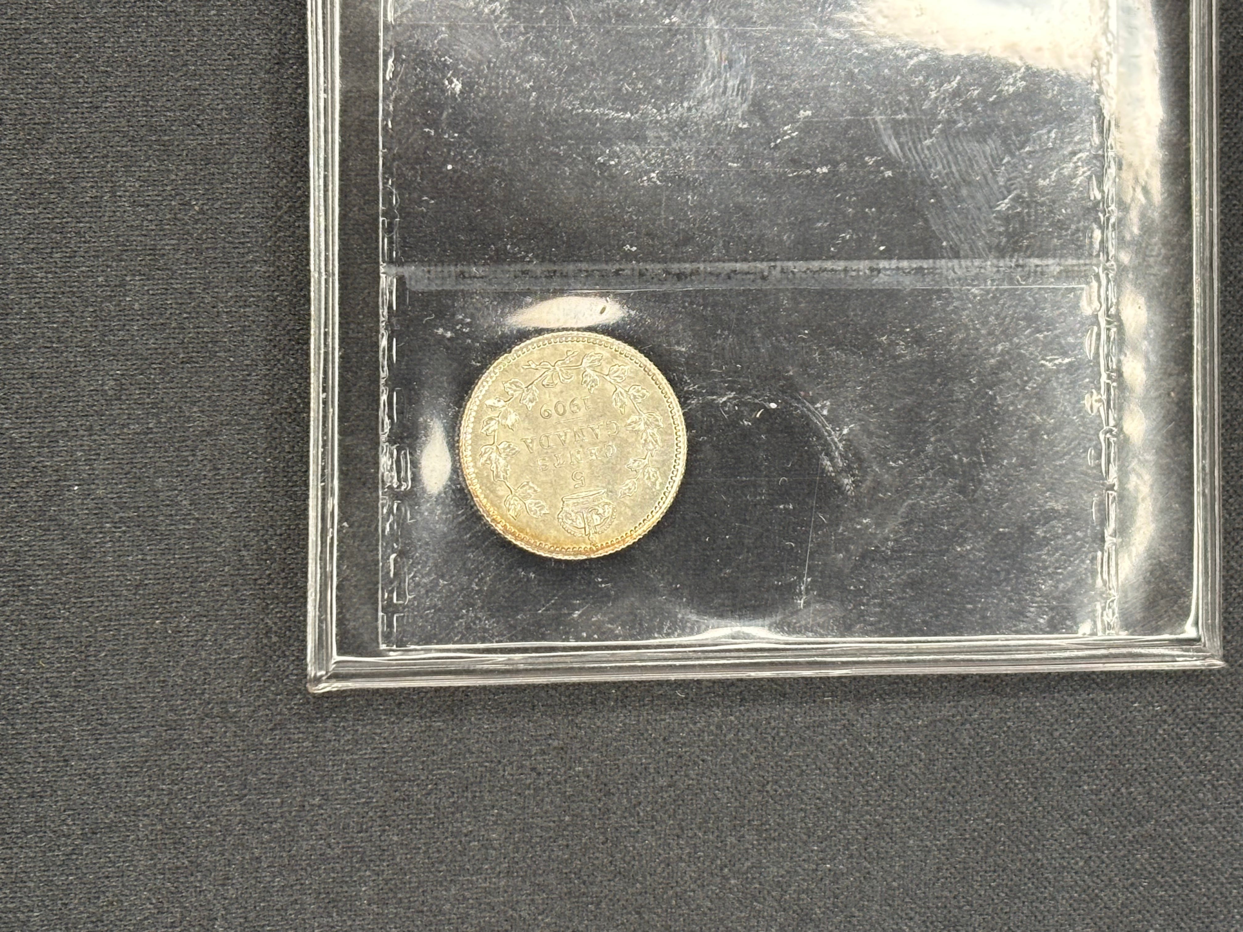 Scarce Canadian Silver Coin - 5 cents - 1909 Round Leaf Cross Bow tie - AU55 ICCS
